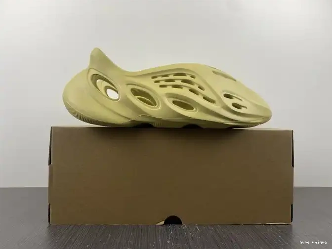 hype RNNR Sulfur GV6775 Foam Adidas Yeezy 0609